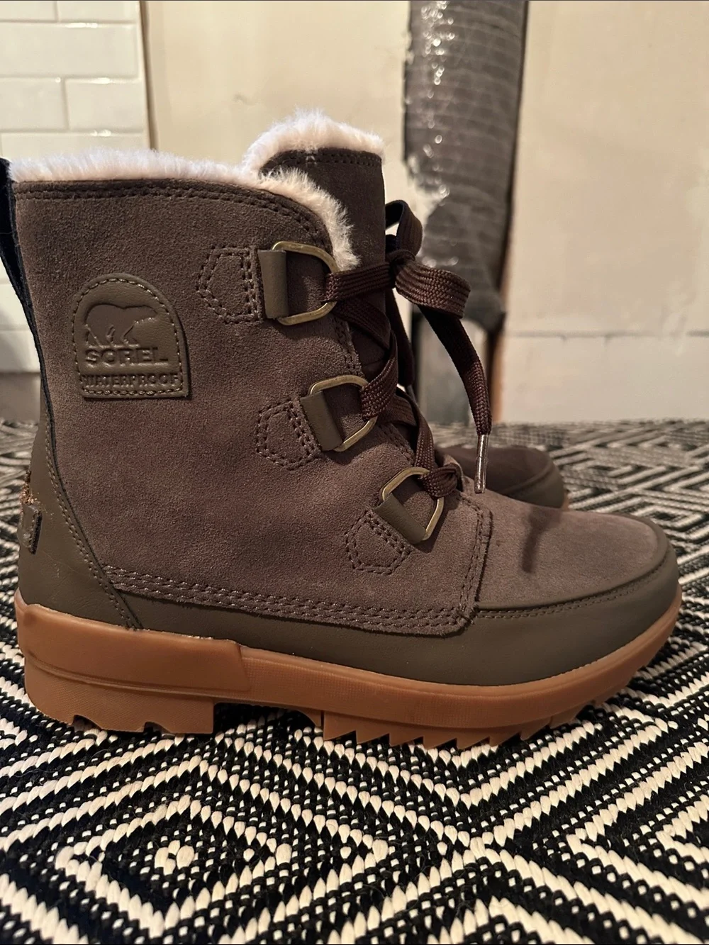Sorel Women’s Brown Faux-Fur Lace-Up Winter Boot, waterproof